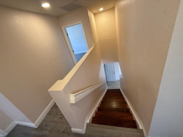 Под контрактом: $2,600 (4 спален, 2 ванн, 2575 Квадратных фут)