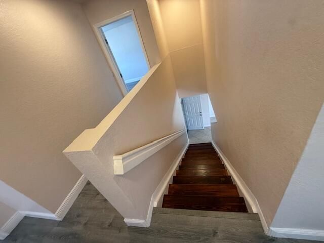 Под контрактом: $2,600 (4 спален, 2 ванн, 2575 Квадратных фут)