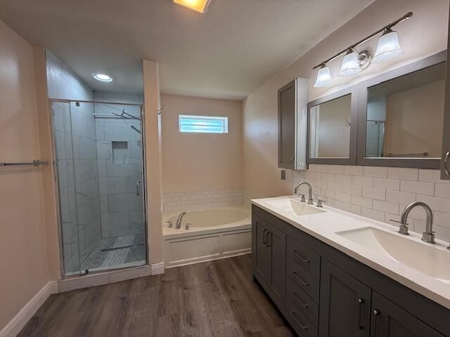 Под контрактом: $2,600 (4 спален, 2 ванн, 2575 Квадратных фут)