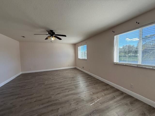 Под контрактом: $2,600 (4 спален, 2 ванн, 2575 Квадратных фут)