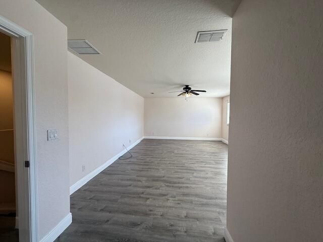 Под контрактом: $2,600 (4 спален, 2 ванн, 2575 Квадратных фут)