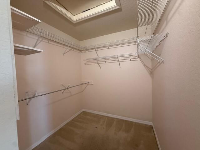 Под контрактом: $2,600 (4 спален, 2 ванн, 2575 Квадратных фут)