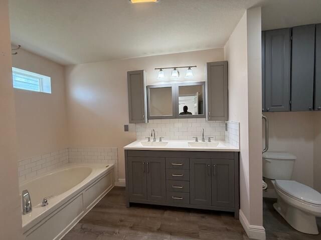 Под контрактом: $2,600 (4 спален, 2 ванн, 2575 Квадратных фут)