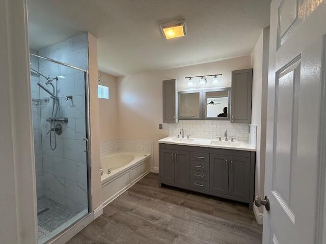 Под контрактом: $2,600 (4 спален, 2 ванн, 2575 Квадратных фут)