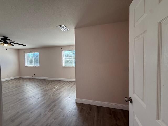 Под контрактом: $2,600 (4 спален, 2 ванн, 2575 Квадратных фут)