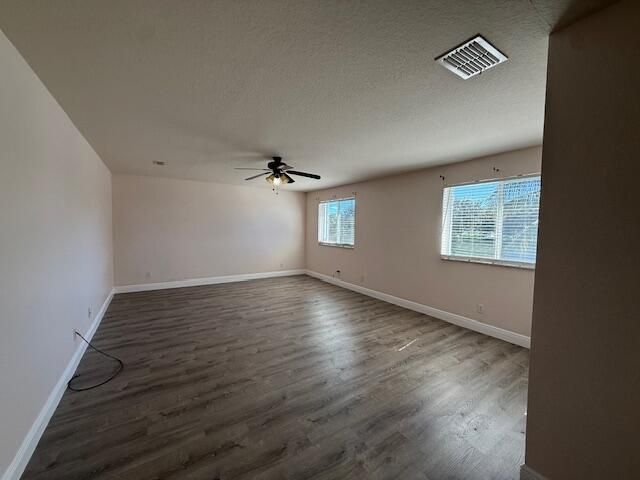 Под контрактом: $2,600 (4 спален, 2 ванн, 2575 Квадратных фут)