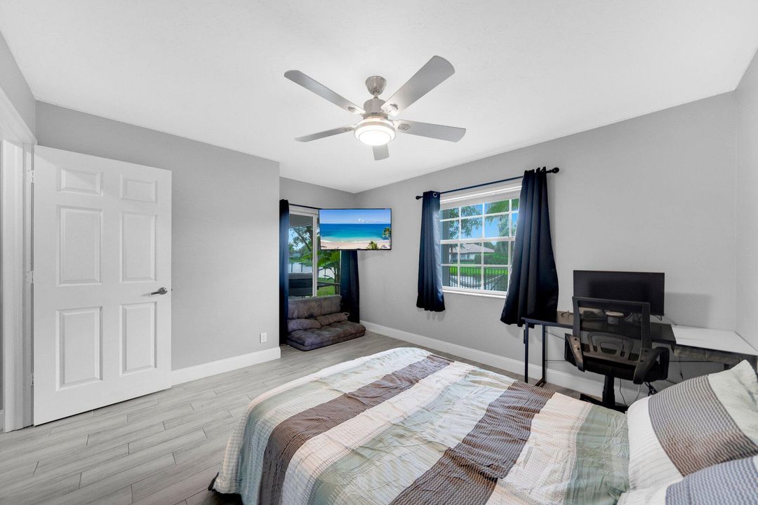 Под контрактом: $669,900 (4 спален, 2 ванн, 2419 Квадратных фут)