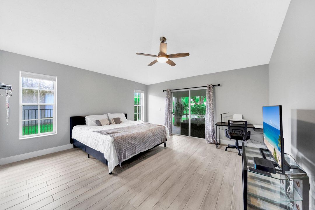 Под контрактом: $669,900 (4 спален, 2 ванн, 2419 Квадратных фут)