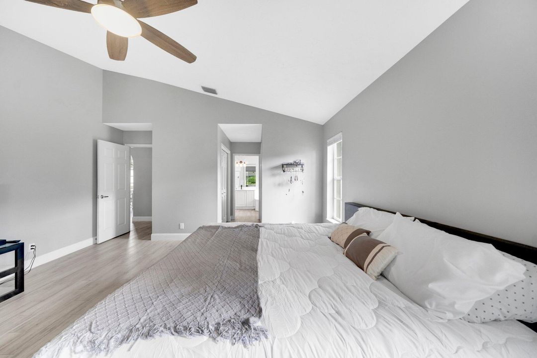 Под контрактом: $669,900 (4 спален, 2 ванн, 2419 Квадратных фут)