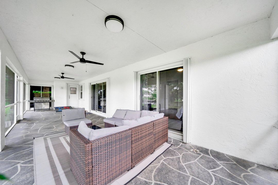 Под контрактом: $669,900 (4 спален, 2 ванн, 2419 Квадратных фут)