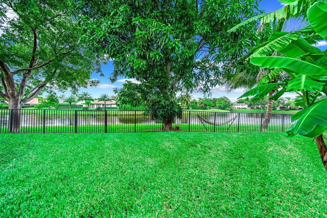 Под контрактом: $669,900 (4 спален, 2 ванн, 2419 Квадратных фут)