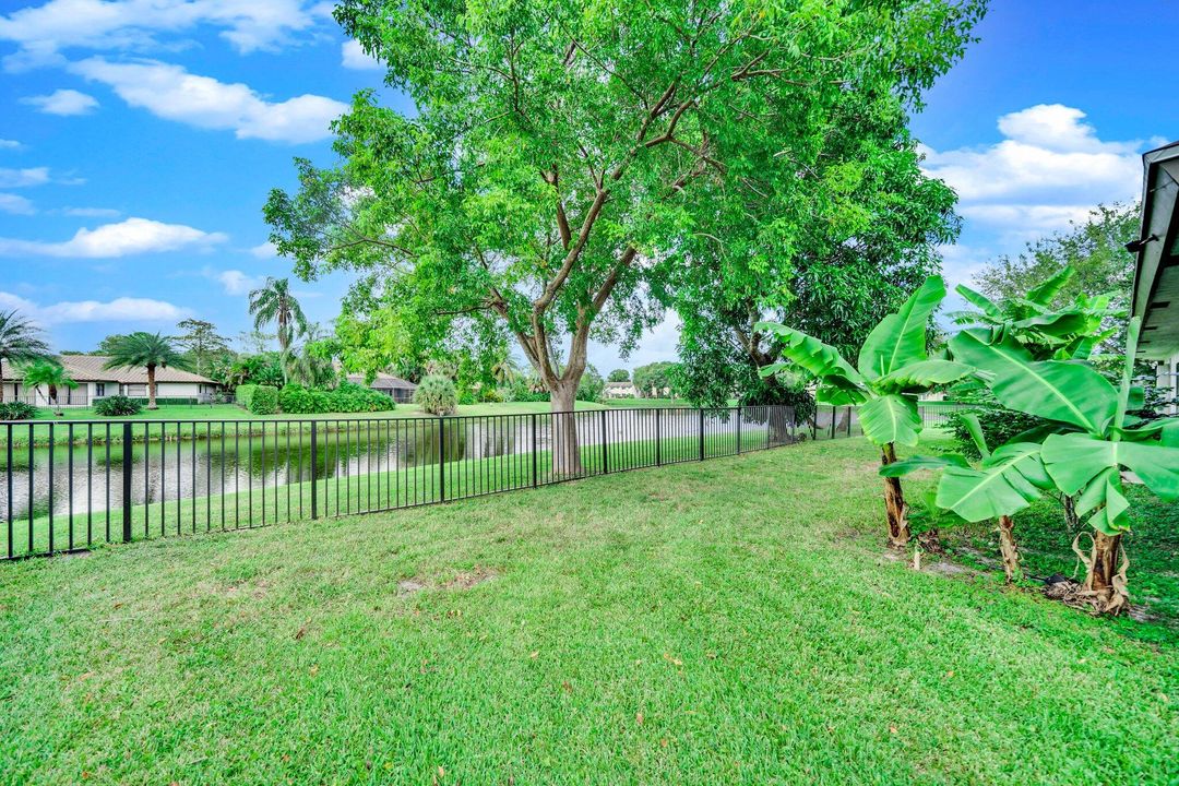 Под контрактом: $669,900 (4 спален, 2 ванн, 2419 Квадратных фут)