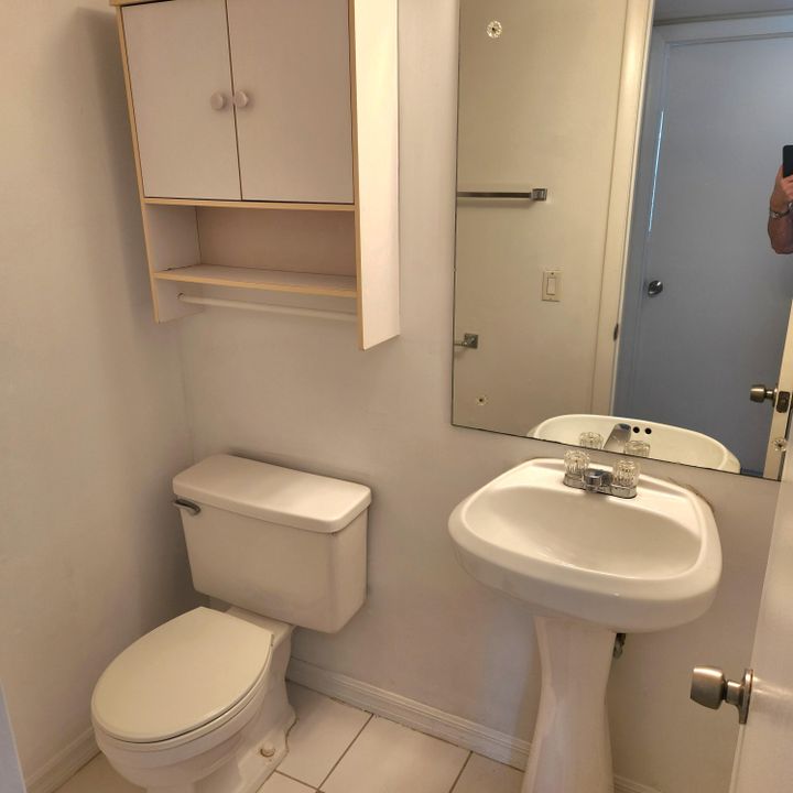 For Sale: $124,500 (2 beds, 1 baths, 798 Square Feet)