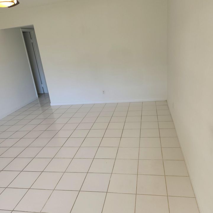 For Sale: $124,500 (2 beds, 1 baths, 798 Square Feet)