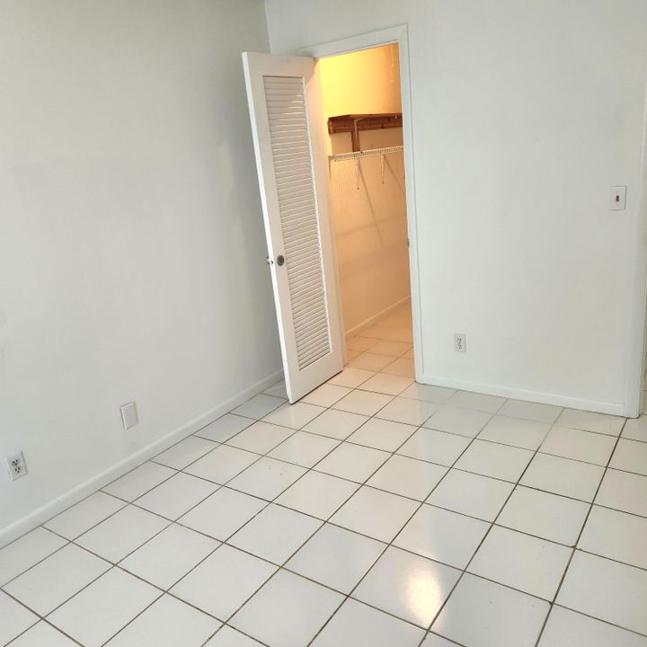 For Sale: $124,500 (2 beds, 1 baths, 798 Square Feet)