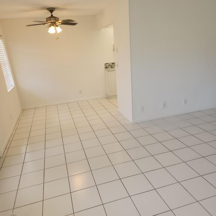 For Sale: $124,500 (2 beds, 1 baths, 798 Square Feet)