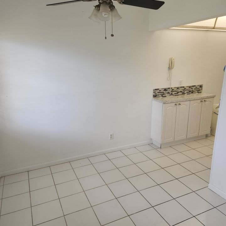 For Sale: $124,500 (2 beds, 1 baths, 798 Square Feet)