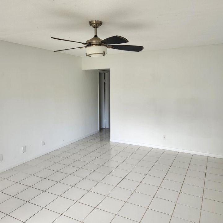 For Sale: $124,500 (2 beds, 1 baths, 798 Square Feet)