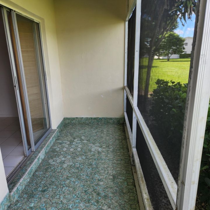 For Sale: $124,500 (2 beds, 1 baths, 798 Square Feet)