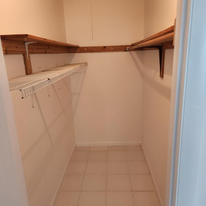 For Sale: $124,500 (2 beds, 1 baths, 798 Square Feet)