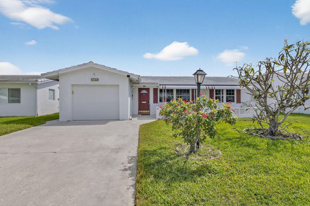 For Sale: $450,000 (2 beds, 2 baths, 1428 Square Feet)