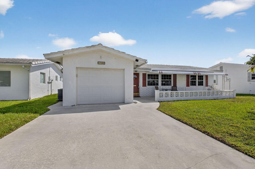 For Sale: $450,000 (2 beds, 2 baths, 1428 Square Feet)