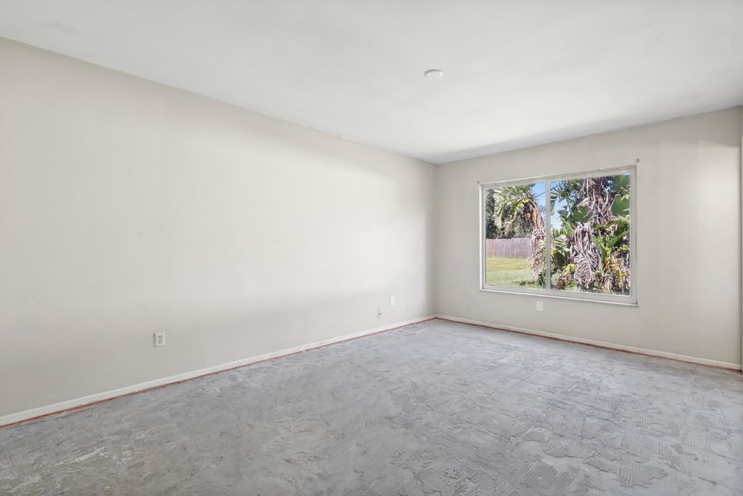 合同活跃: $275,000 (3 贝兹, 2 浴室, 1176 平方英尺)