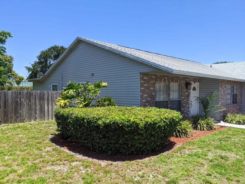 For Rent: $4,400 (3 beds, 2 baths, 1280 Square Feet)