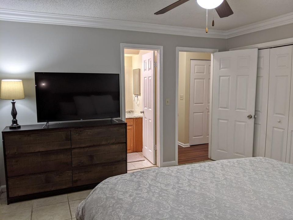 For Rent: $4,400 (3 beds, 2 baths, 1280 Square Feet)