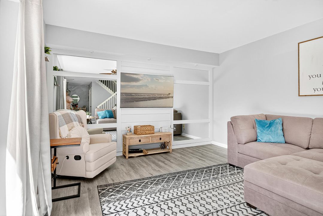 For Sale: $325,000 (2 beds, 2 baths, 1236 Square Feet)