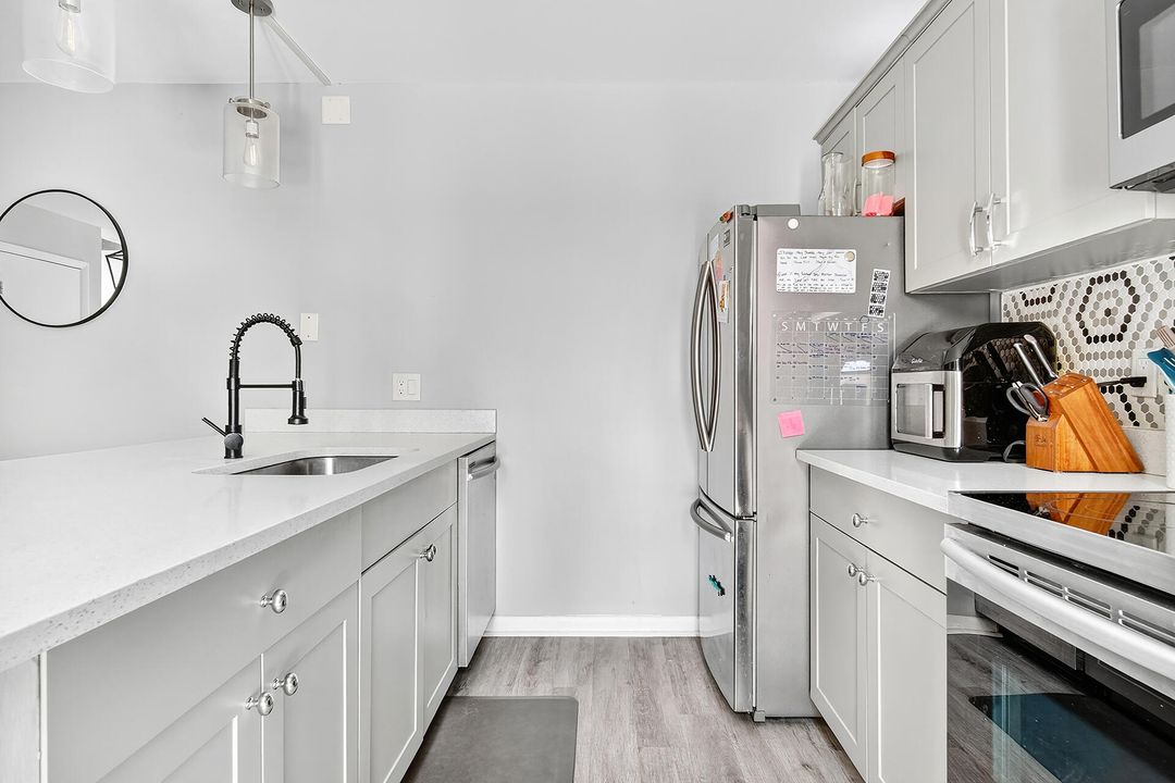 For Sale: $325,000 (2 beds, 2 baths, 1236 Square Feet)