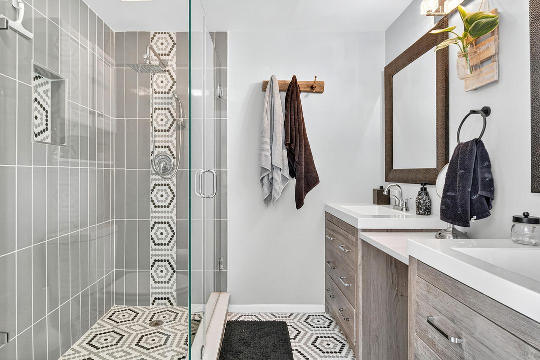 For Sale: $325,000 (2 beds, 2 baths, 1236 Square Feet)