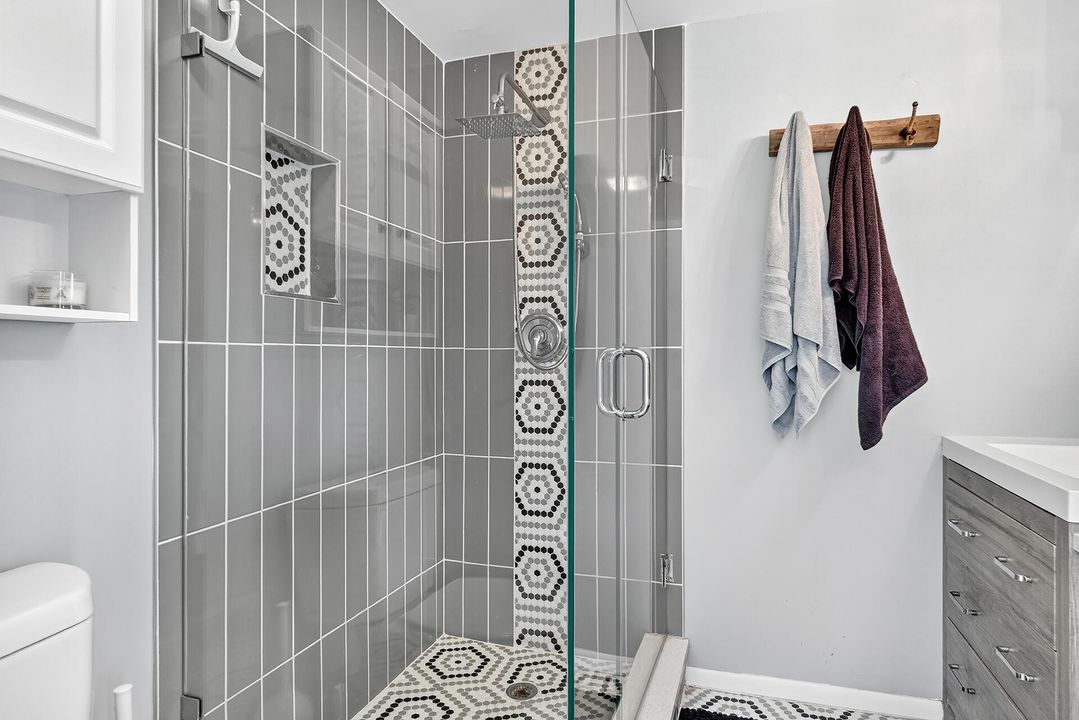 For Sale: $325,000 (2 beds, 2 baths, 1236 Square Feet)