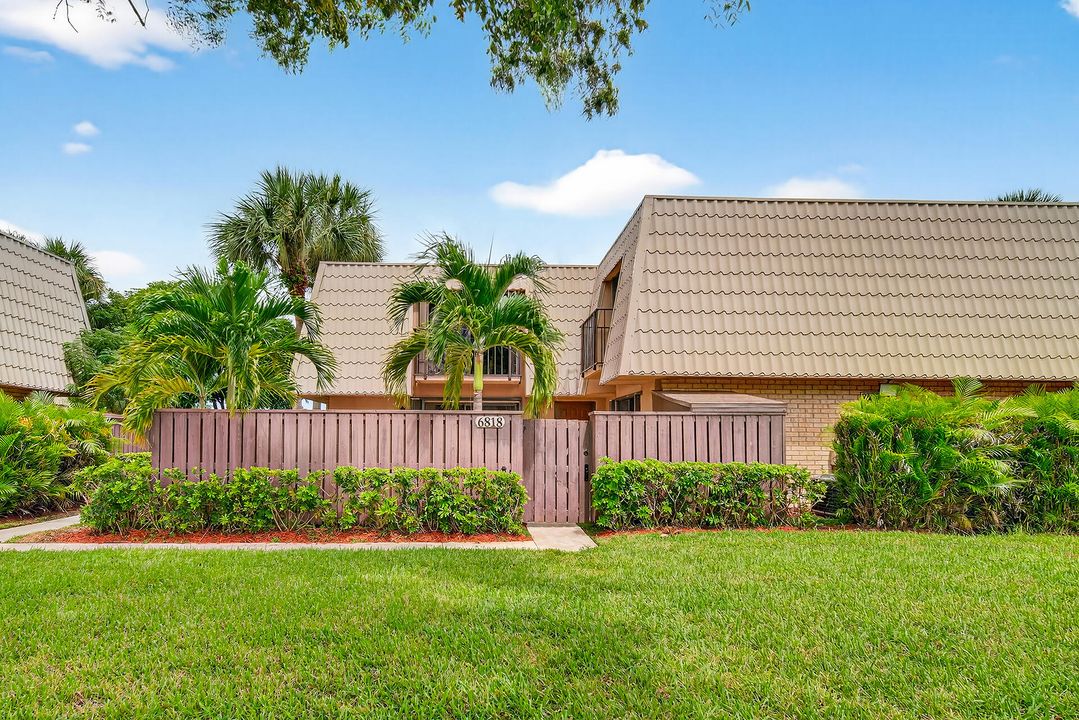 For Sale: $325,000 (2 beds, 2 baths, 1236 Square Feet)