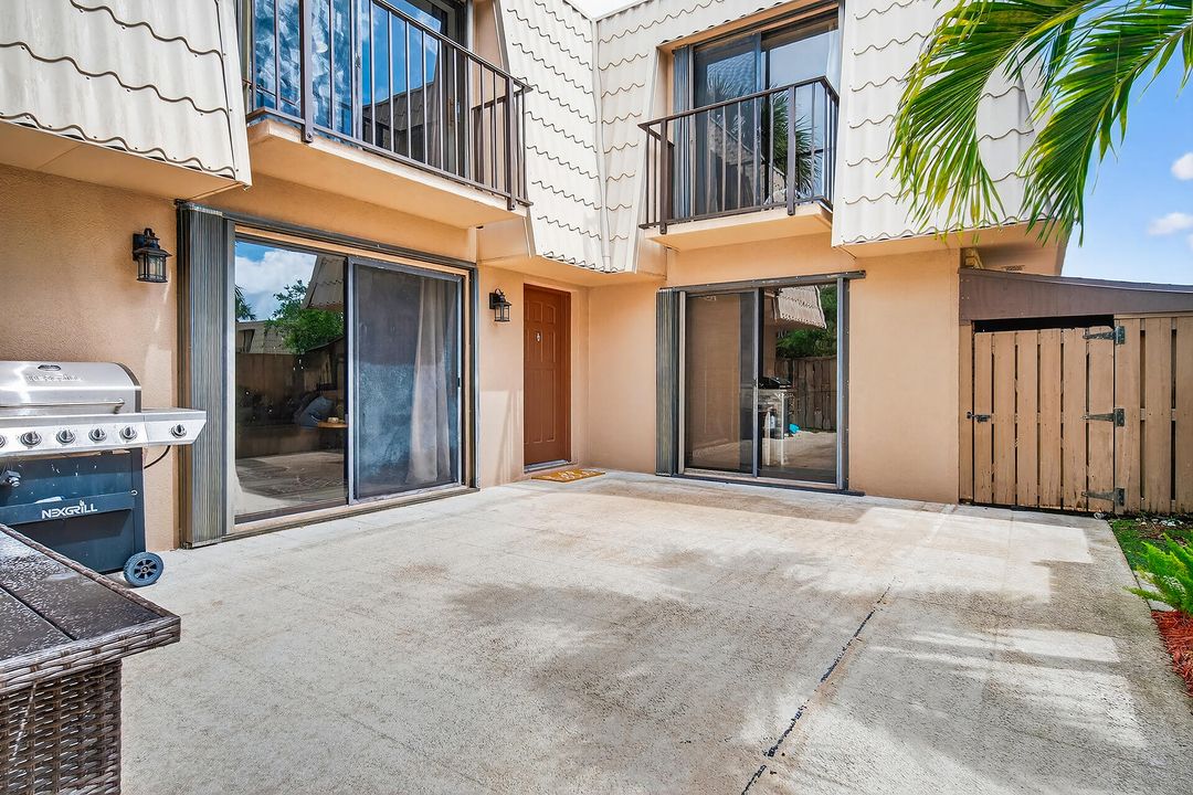 For Sale: $325,000 (2 beds, 2 baths, 1236 Square Feet)