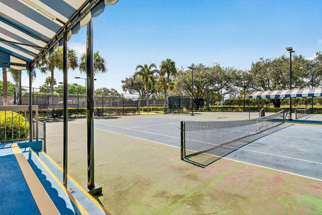 For Sale: $325,000 (2 beds, 2 baths, 1236 Square Feet)