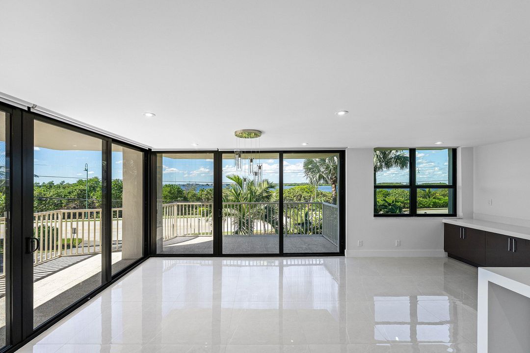 For Sale: $699,000 (2 beds, 2 baths, 1330 Square Feet)