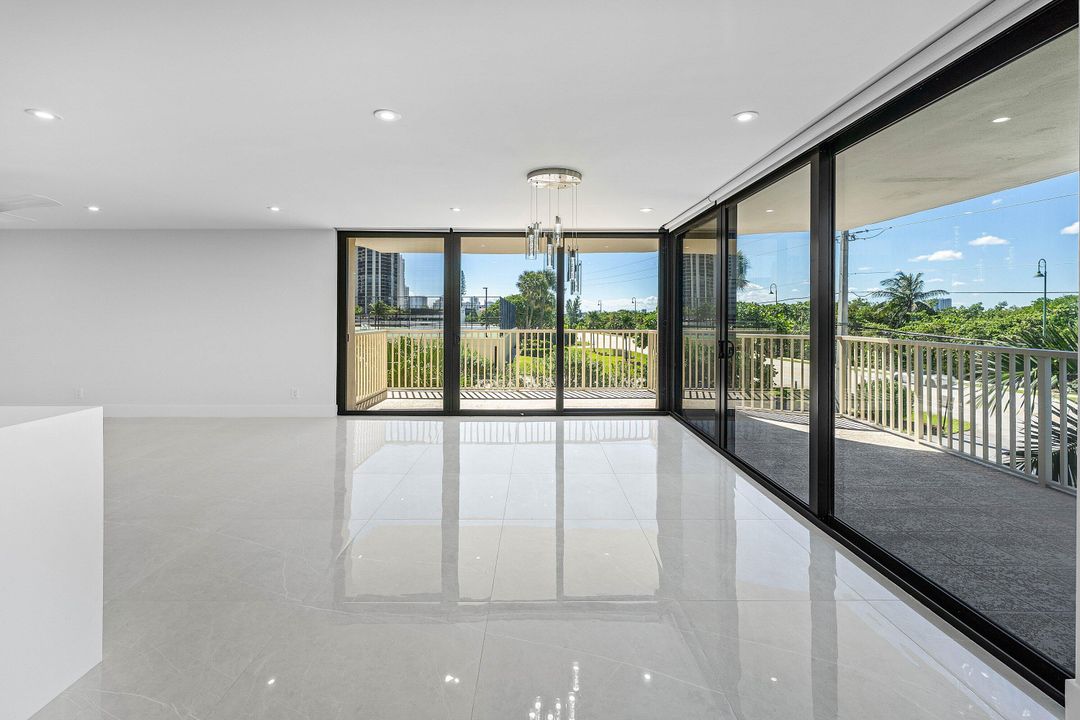 For Sale: $699,000 (2 beds, 2 baths, 1330 Square Feet)