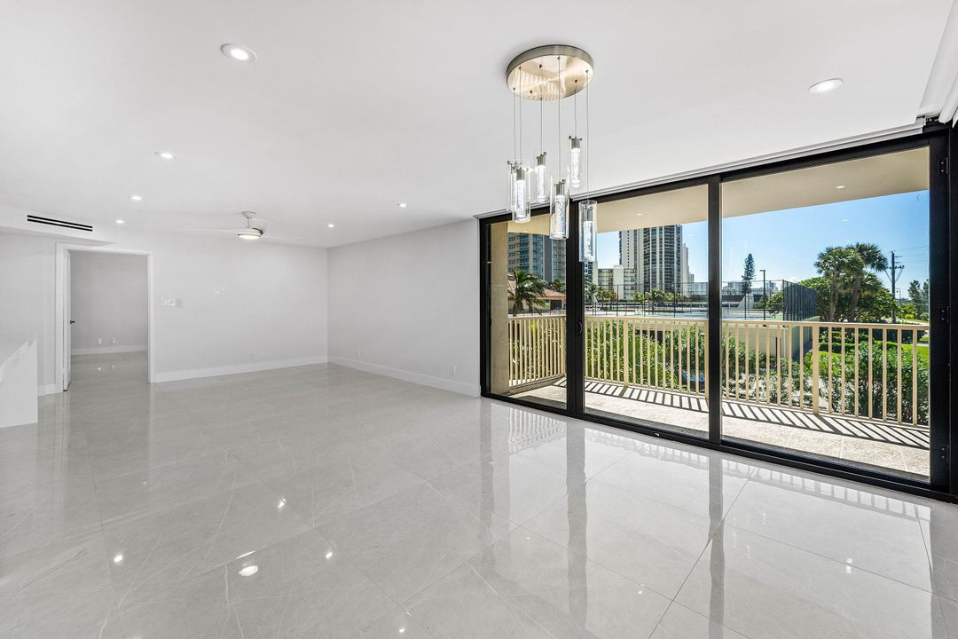 For Sale: $699,000 (2 beds, 2 baths, 1330 Square Feet)