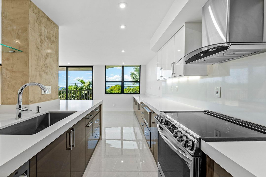 For Sale: $699,000 (2 beds, 2 baths, 1330 Square Feet)