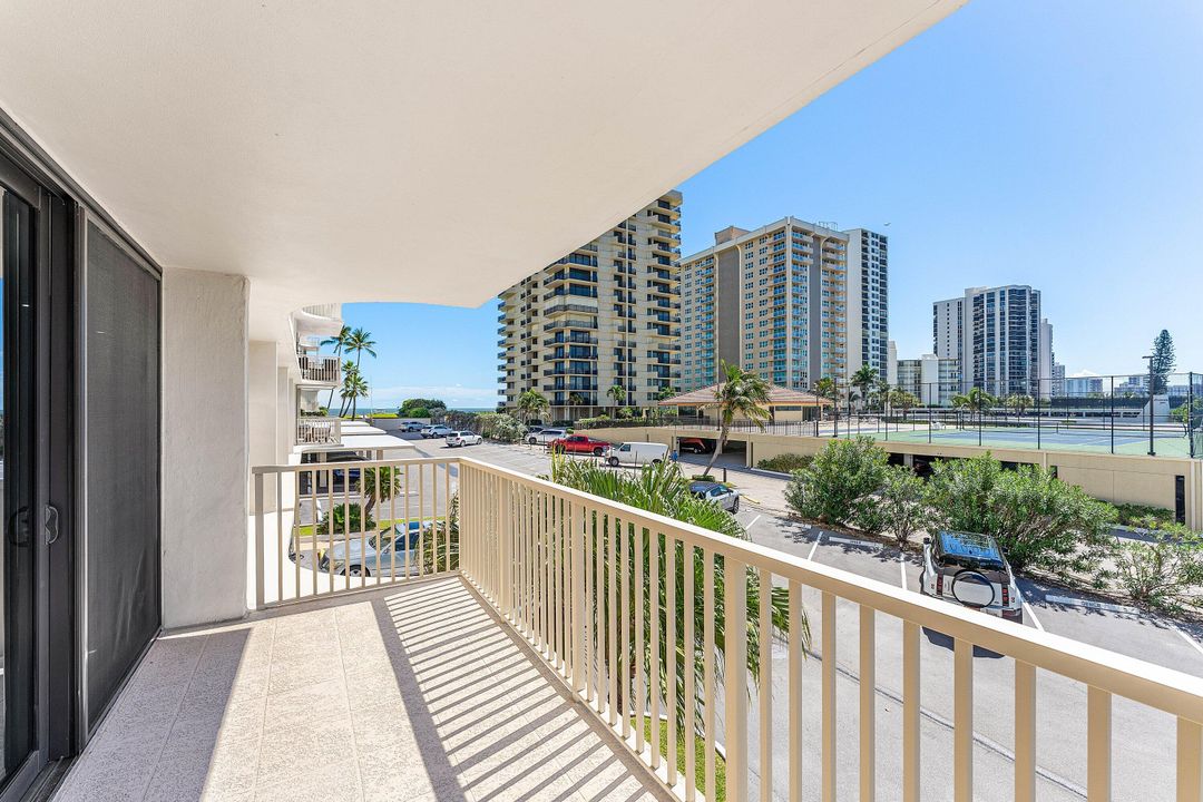 For Sale: $699,000 (2 beds, 2 baths, 1330 Square Feet)