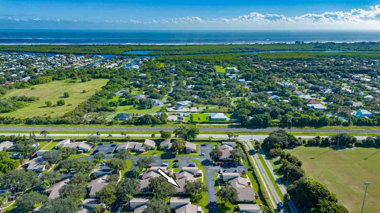 合同活跃: $249,900 (2 贝兹, 2 浴室, 1026 平方英尺)