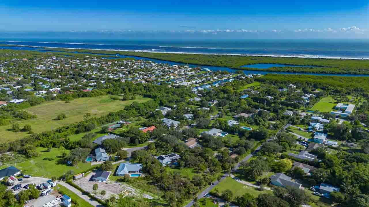 合同活跃: $249,900 (2 贝兹, 2 浴室, 1026 平方英尺)