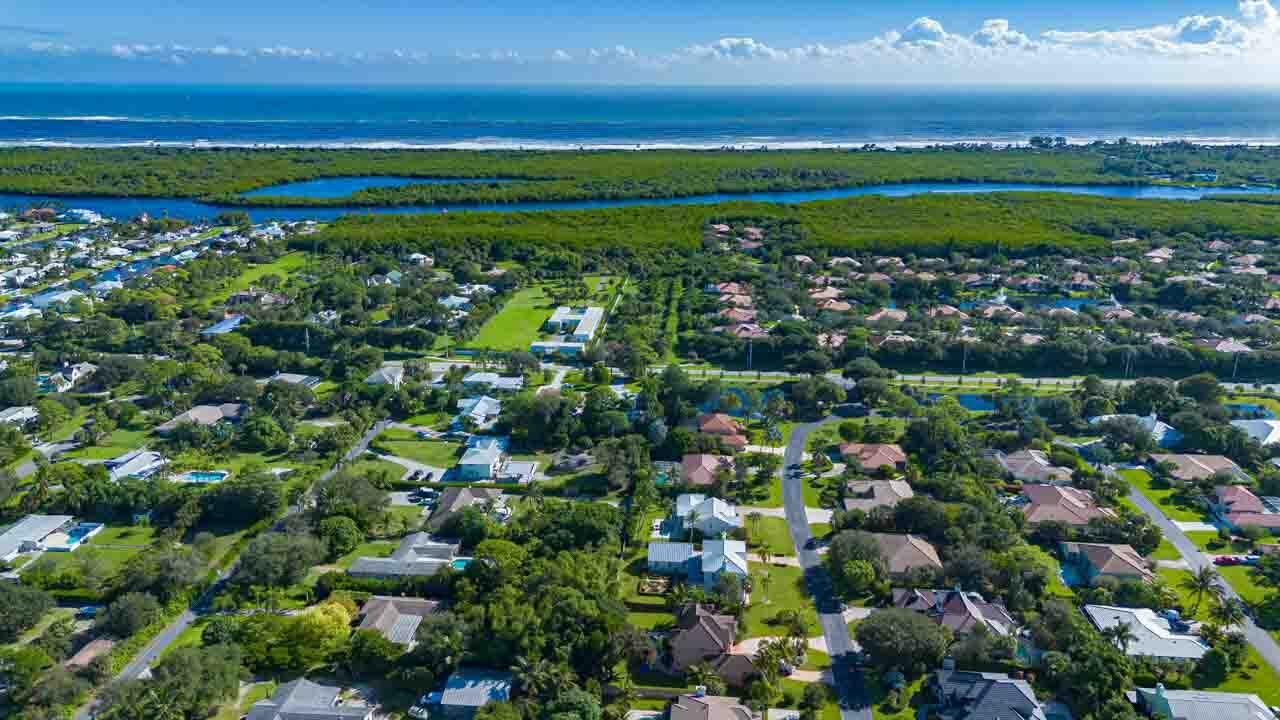 合同活跃: $249,900 (2 贝兹, 2 浴室, 1026 平方英尺)