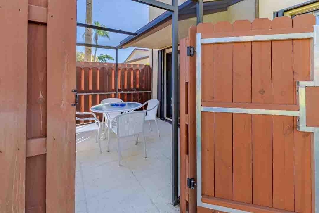 合同活跃: $249,900 (2 贝兹, 2 浴室, 1026 平方英尺)