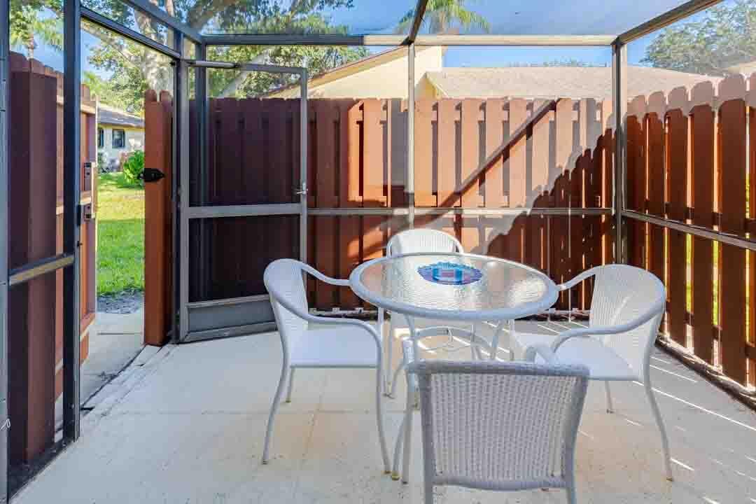 合同活跃: $249,900 (2 贝兹, 2 浴室, 1026 平方英尺)