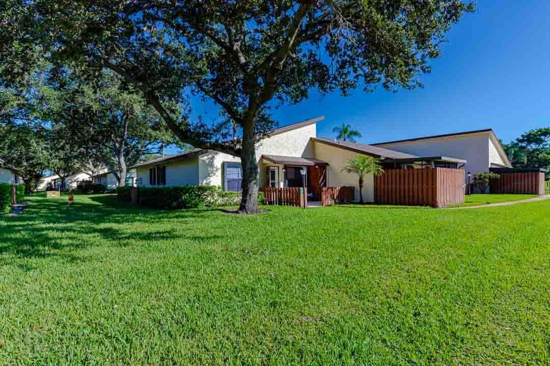 合同活跃: $249,900 (2 贝兹, 2 浴室, 1026 平方英尺)