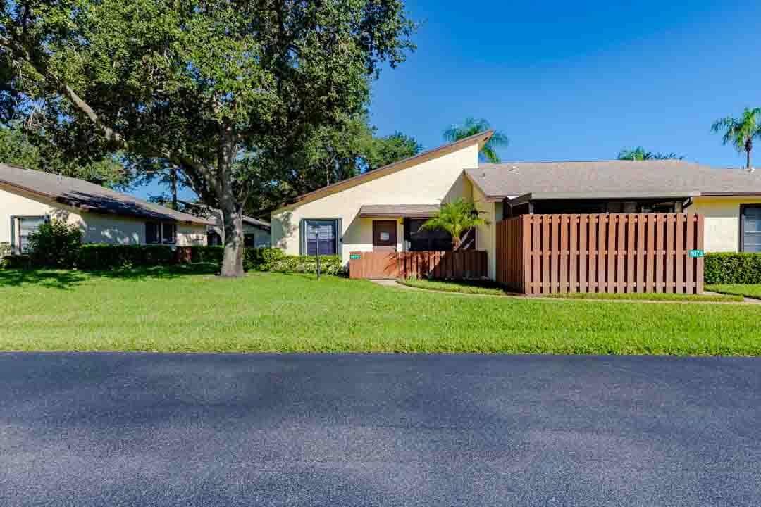 合同活跃: $249,900 (2 贝兹, 2 浴室, 1026 平方英尺)