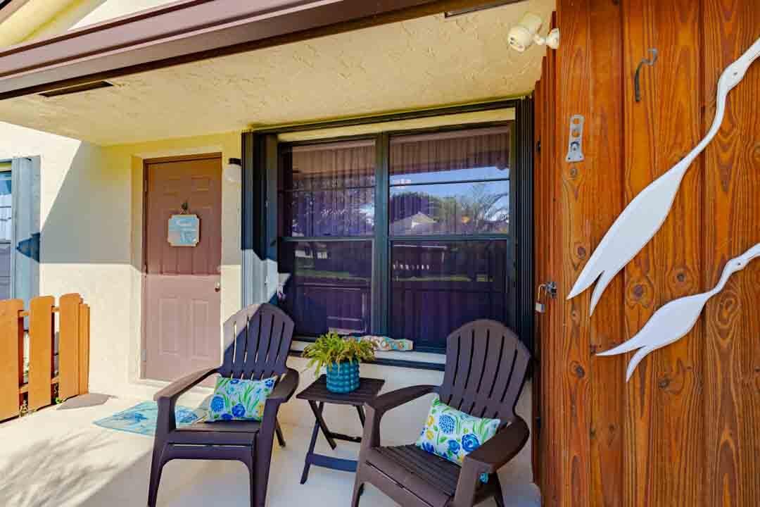 合同活跃: $249,900 (2 贝兹, 2 浴室, 1026 平方英尺)