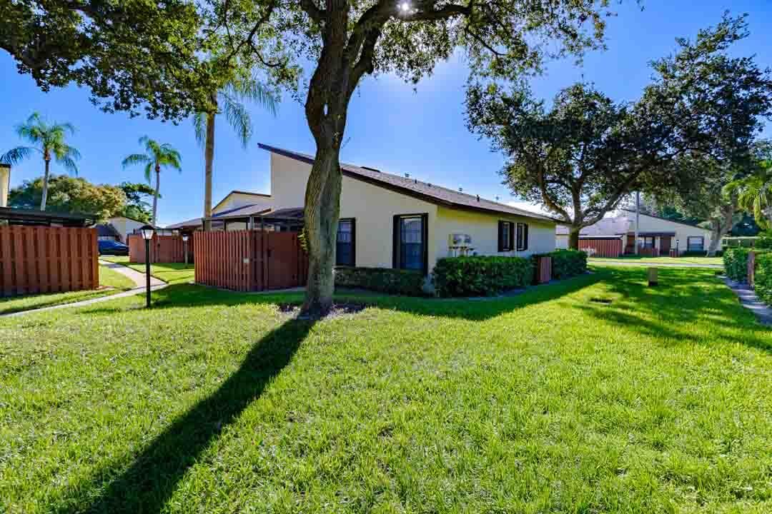 合同活跃: $249,900 (2 贝兹, 2 浴室, 1026 平方英尺)